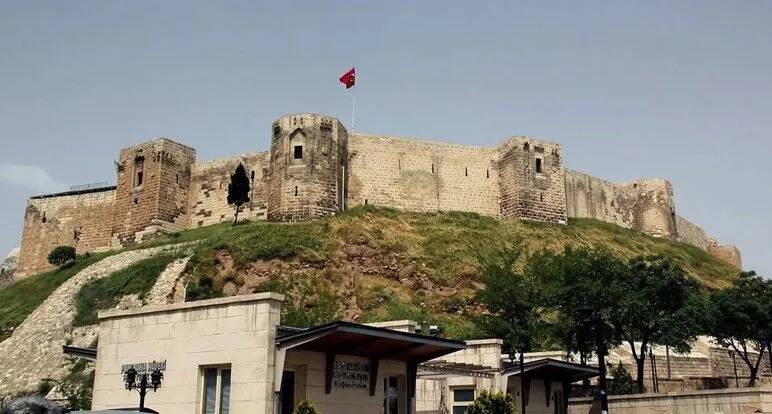 Gaziantep’in Zirvesindeki Sessiz Tanık: Gaziantep Kalesi’nin Tarihi ve Efsaneleri 11