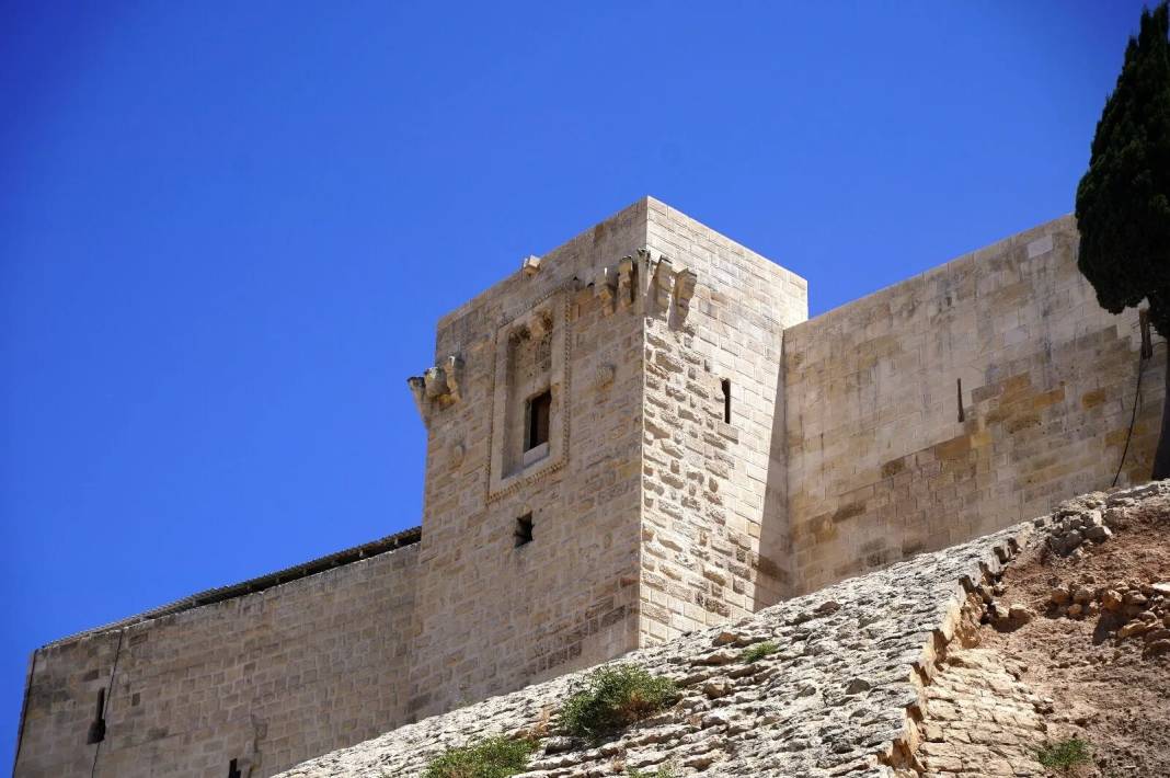 Gaziantep’in Zirvesindeki Sessiz Tanık: Gaziantep Kalesi’nin Tarihi ve Efsaneleri 4