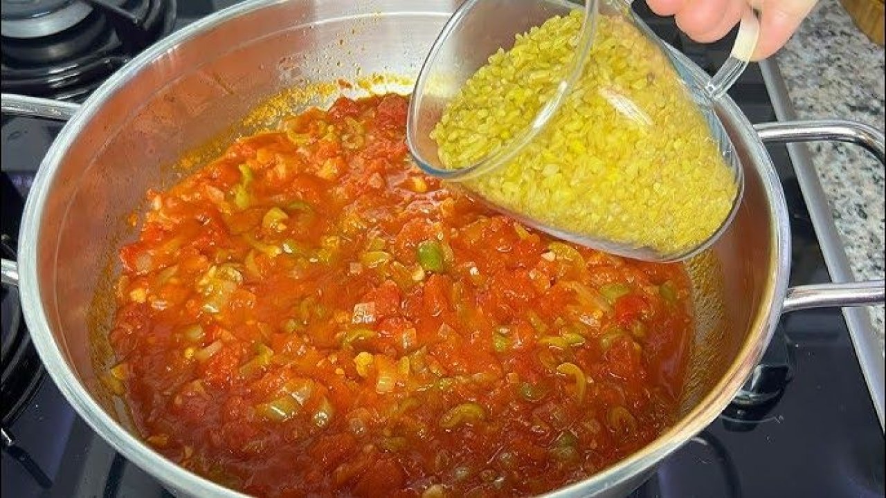 Bulgur pilavı yaparken lapa olmasını engelleyen teknik! Pilav lokanta usulü gibi oluyor