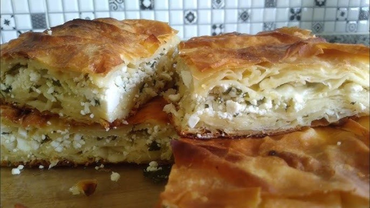 Bütün Sırrı Sosundaymış! Yiyenlerin El Açması Sandığı Çıtır Çıtır Peynirli Tepsi Böreği Tarifi