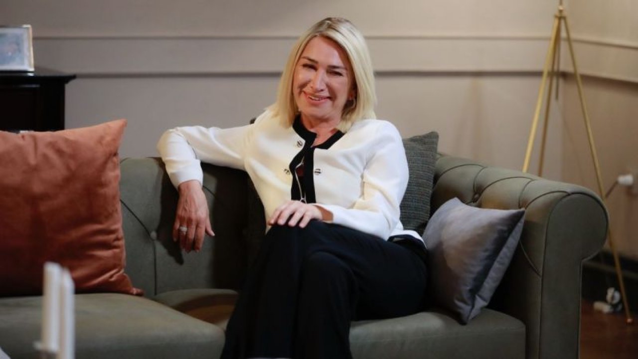 Demet Akbağ, "Sandık Kokusu" ile Ekranlara Geri Dönüyor