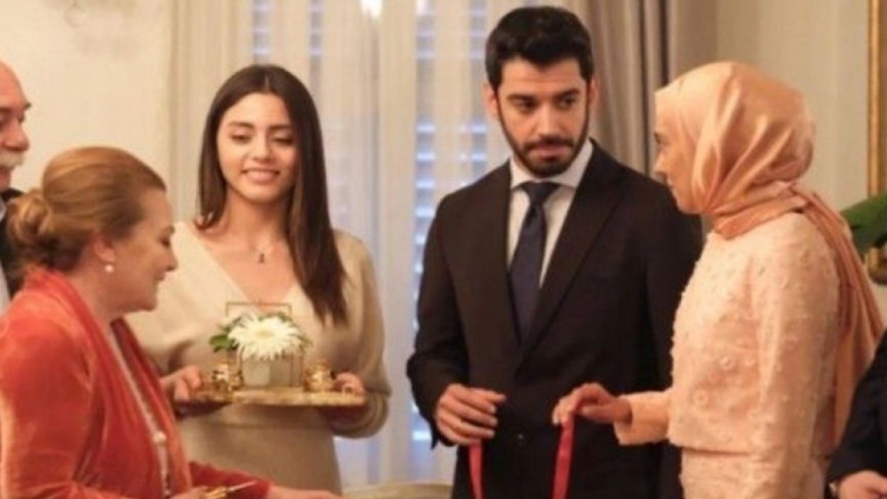 Kızılcık Şerbeti'nde Tansiyon Tavan Yaptı! Aile Yemeği Sosyal Medyayı Salladı!