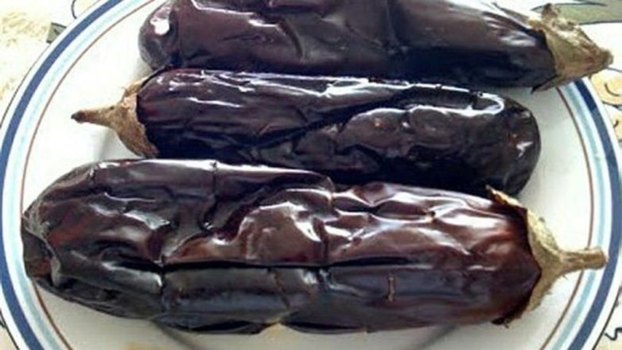 Közlenmiş patlıcan yapma sırrı! Patlıcan bunu yaptığınızda yumuşak oluyor ve suyunu salmıyor...