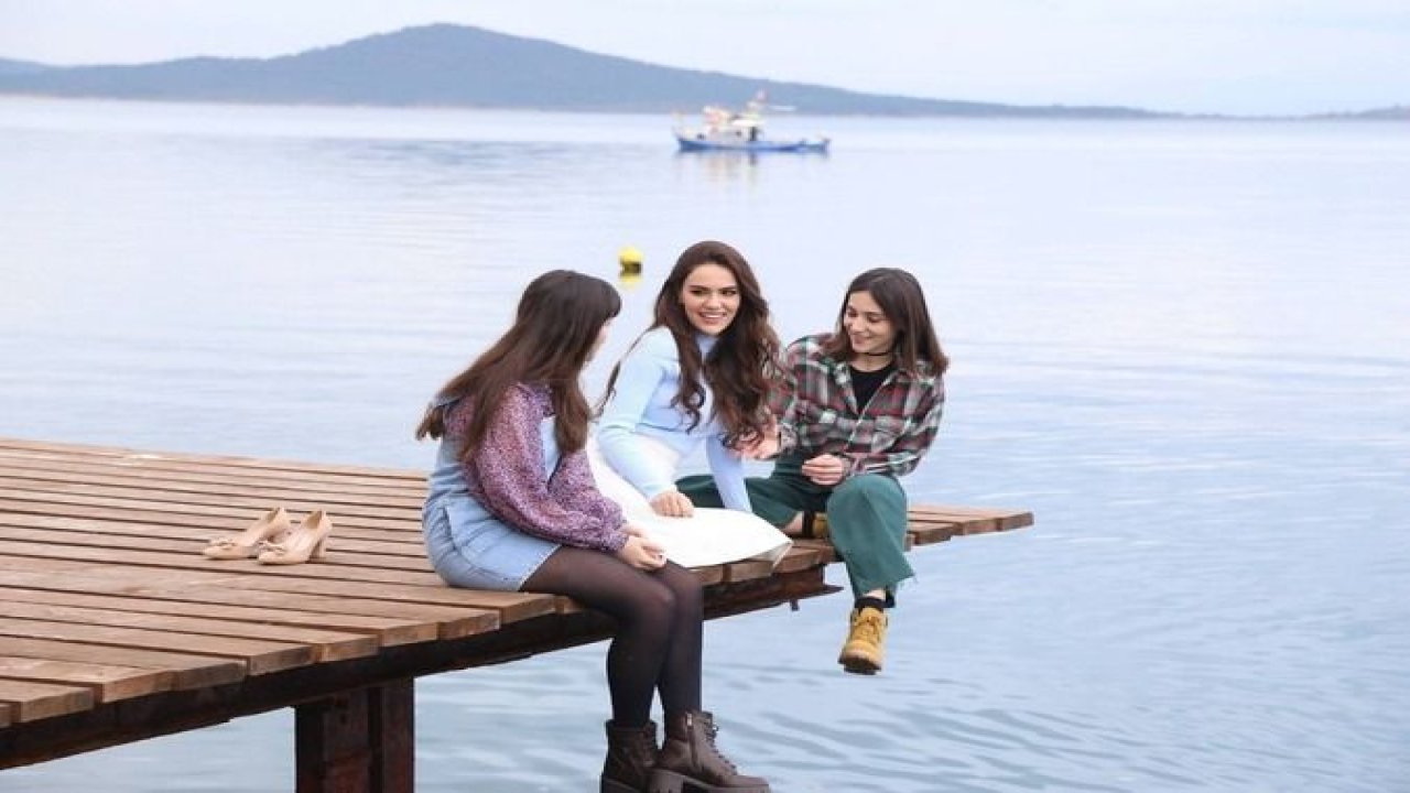 "Üç Kız Kardeş": Yolları Ayıran Ama Yaralarını Birlikte Saran Kardeşler