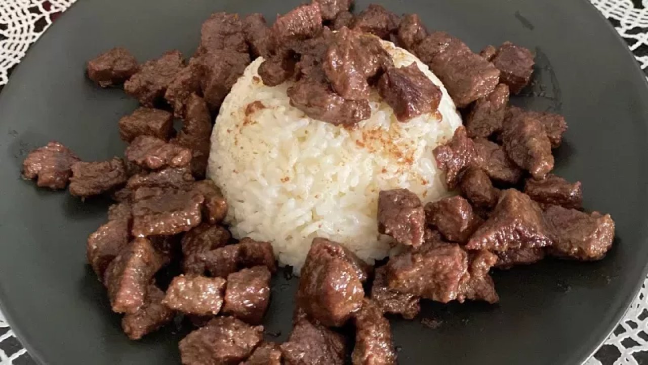 Et pişirirken böyle pişirmiyorsanız lezzeti unutun! Usta aşçıların tekniğiyle et kavurma tarifi...
