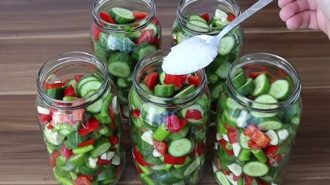 Adım adım turşu yaparken bilmeniz gereken tüyo! Erimemesi için işin tek bir sırrı var...