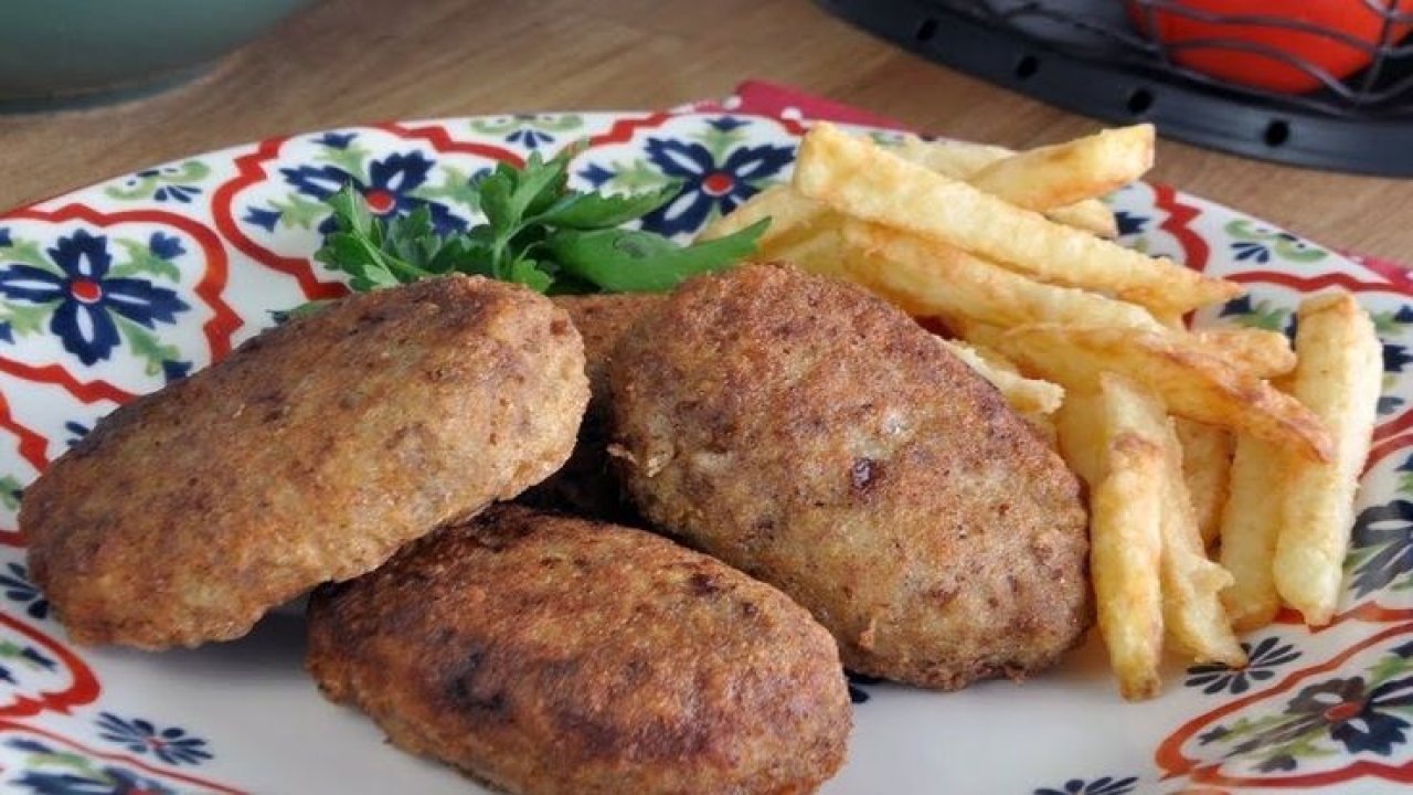 42 yıllık köfteciden lezzet tüyosu! Meğer köftenin çok daha iyi pişmesini sağlıyormuş...