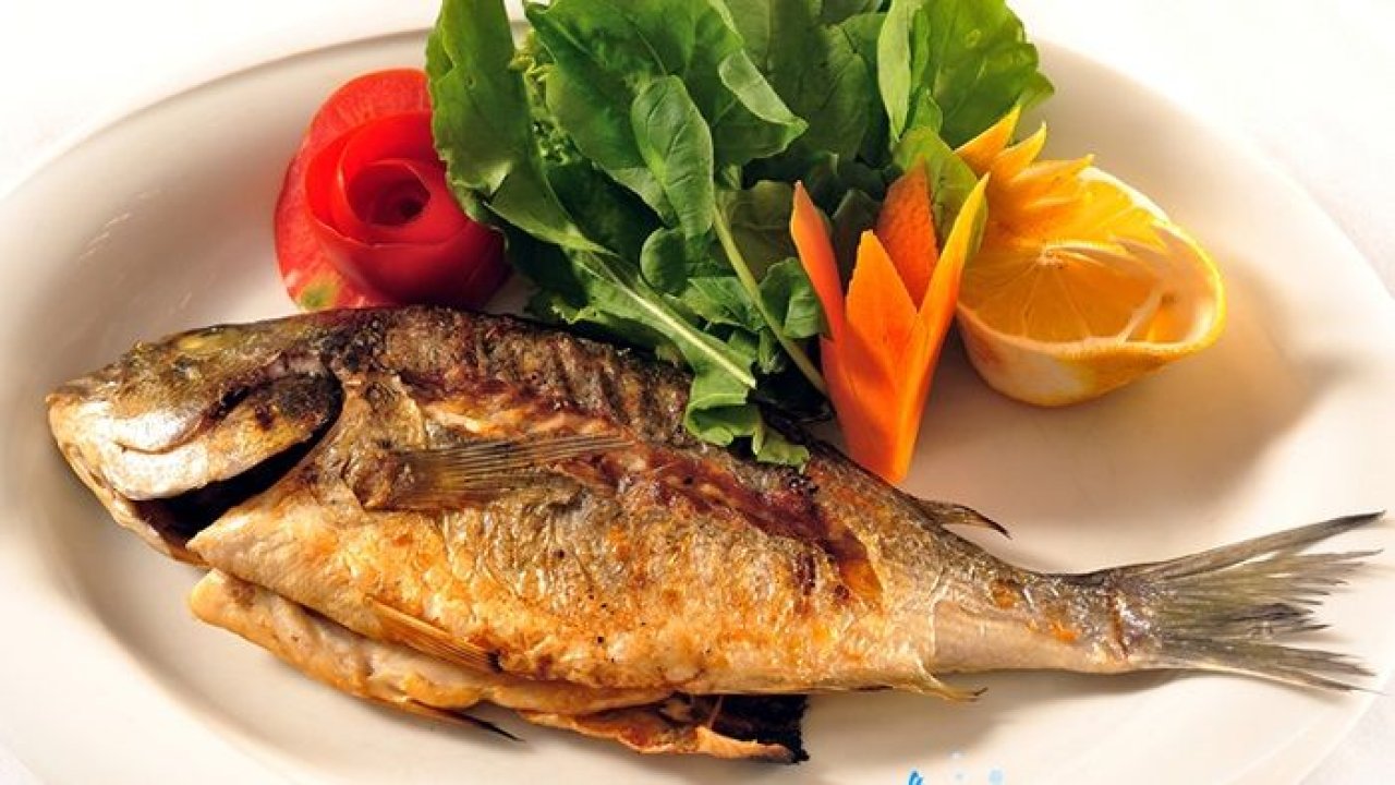 Eviniz artık balık pişirirken kokmayacak! Evinizi şiddetli balık kokusundan kurtarmanın 2 yolu...