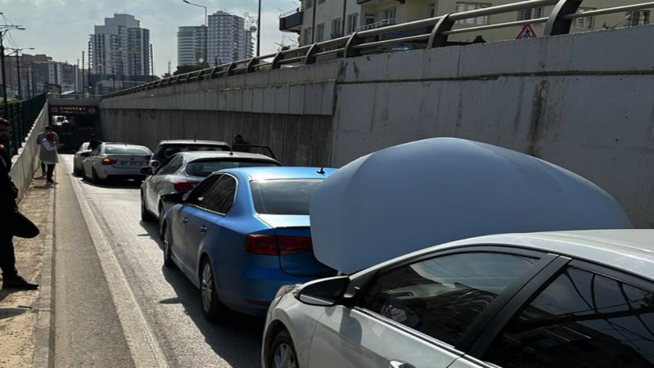 Gaziantep Şahinbey Köprülü Kavşağında Zincirleme kaza... 10 Araç Birbirine Girdi! TRAFİK FELÇ OLDU