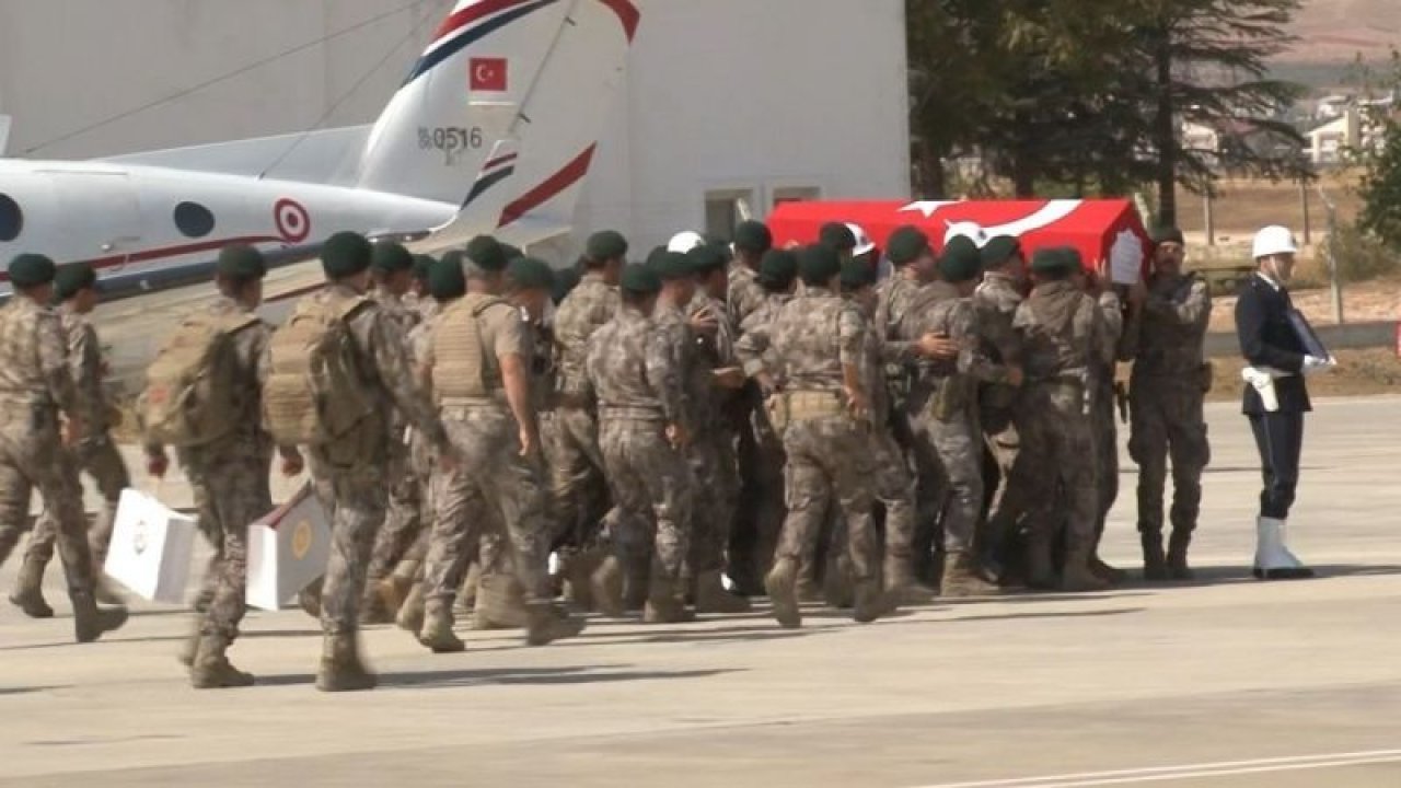 Şehit özel harekat polisi Hüseyin Şimşek’in naaşı Gaziantep'te düzenlenen törenle memleketine uğurlandı