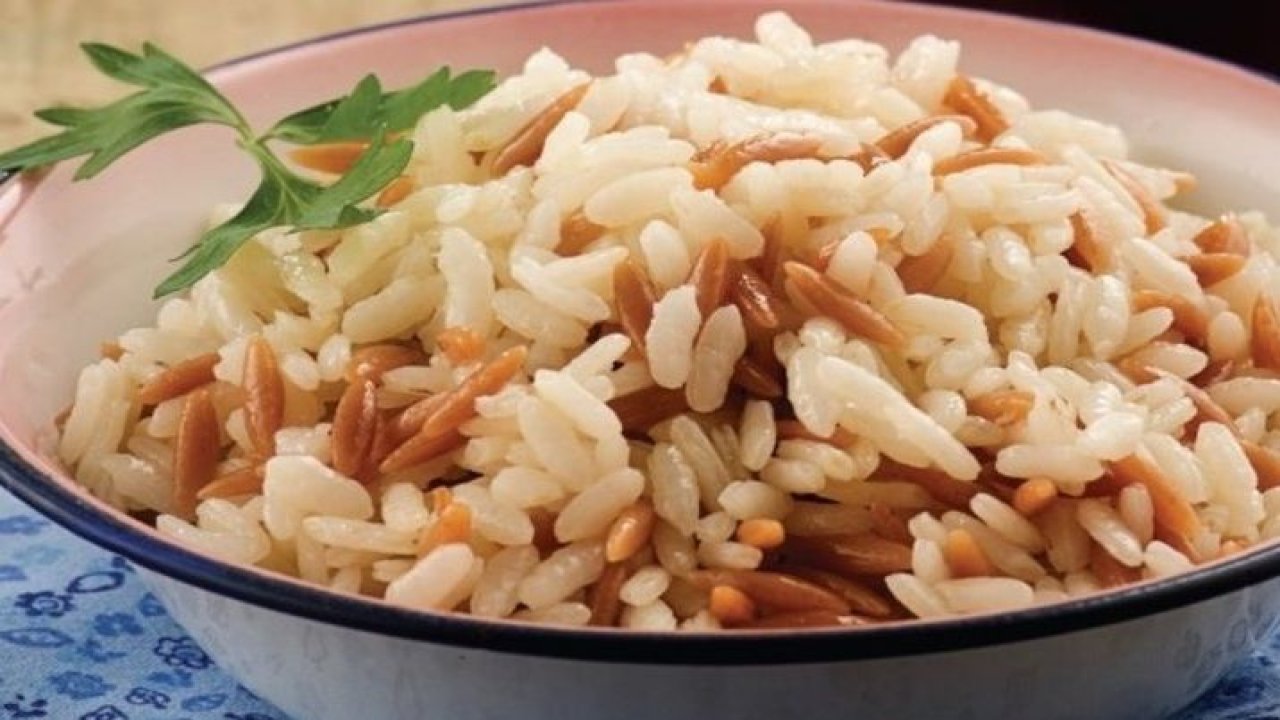 Şehriyeli pilav yaparken deneyin! Pilavı çok daha fazla lezzetlendiriyor...
