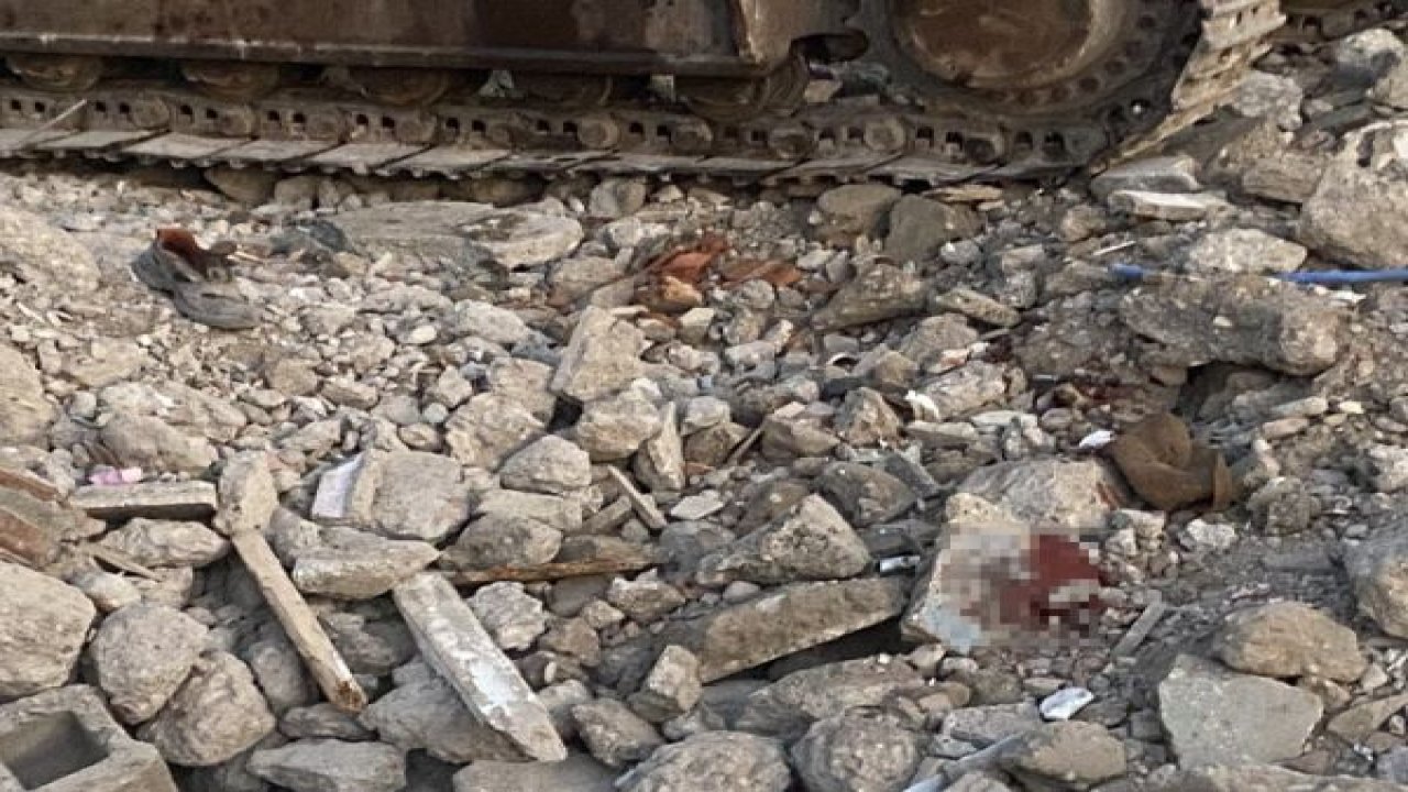 Gaziantep'te de olmuştu! Yıkım çalışması esnasında işçi ekskavatörün altında kaldı