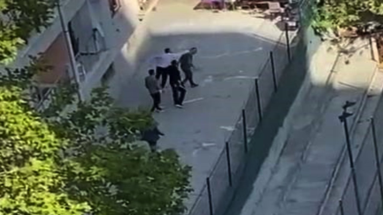 Esenyurt’ta Mafya siteye çökmek istedi, yönetici ve oğlunu öldüresiye dövdü; o anlar kameraya yansıdı