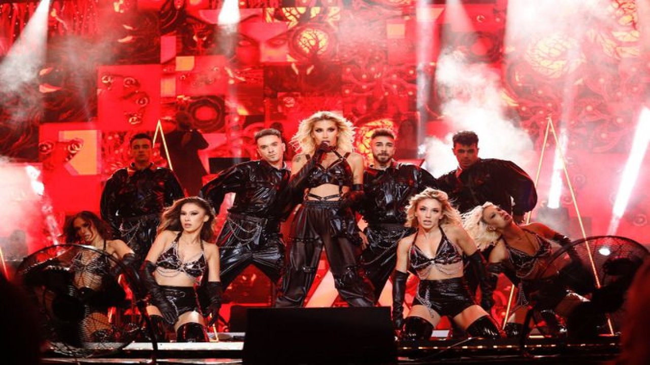 İrem Derici’nin harbiye zaferi çıtayı uzaya yükseltti! Derici: “Ben bu işim ‘Messi’siyim”