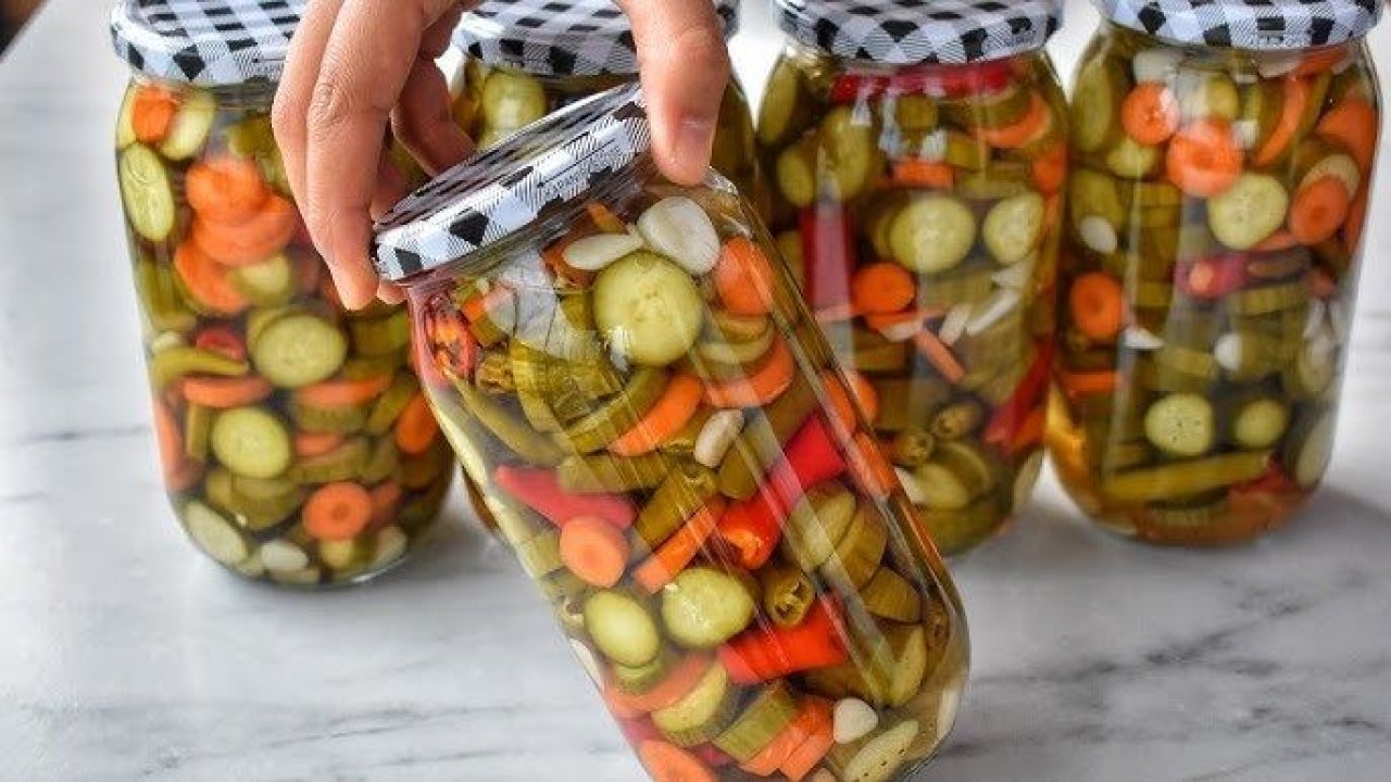 Turşu bidonuna koyarsanız bozulmasını önlüyor! 50 yıllık turşucuların denediği teknik.