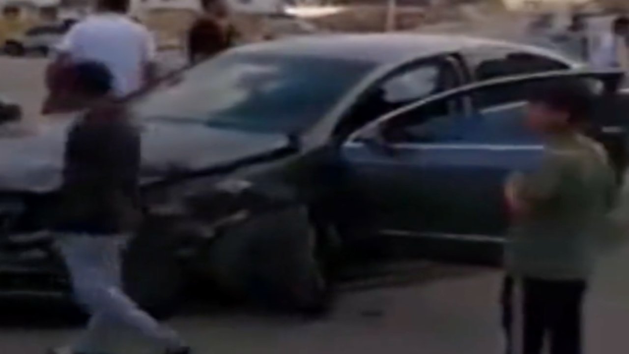 Gaziantep'te Kaza.... Gazikent Trafik Parkı yanında araçlar çarpıştı yaralılar var