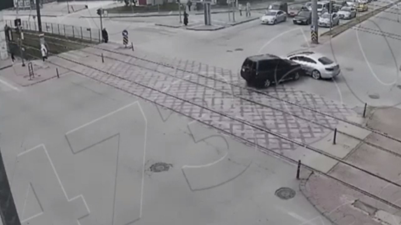 Gaziantep'teki trafik kazaları mobese kameralarına yansıdı