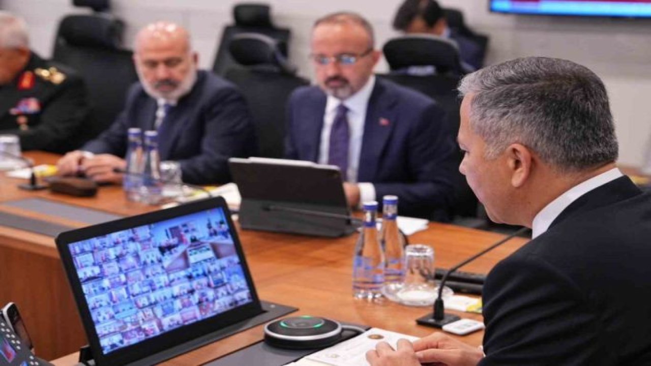 Bakan Yerlikaya Gaziantep Valisi Çeber dahil 81 ilin valisi ile video konferans toplantısı yaptı