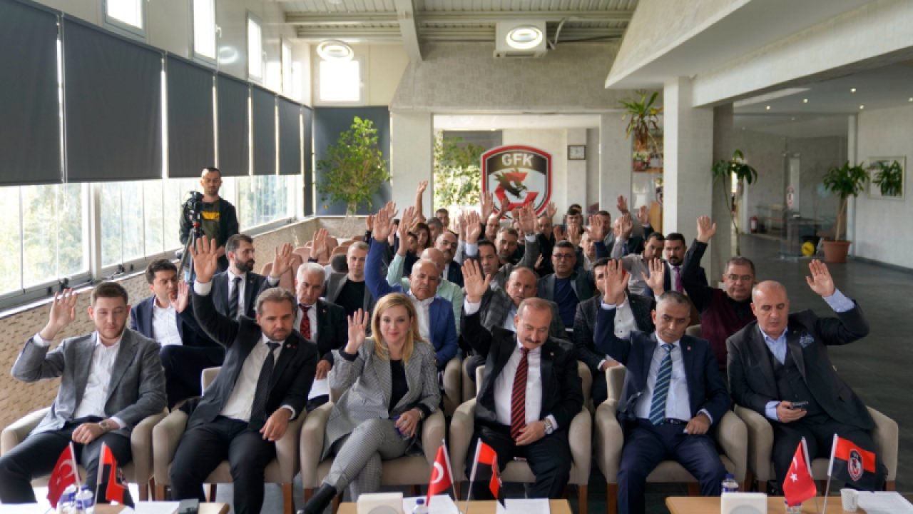 Gaziantep FK Olaganüstü Genel Kurulu gerçekleşti. Kulübün ismi değişti