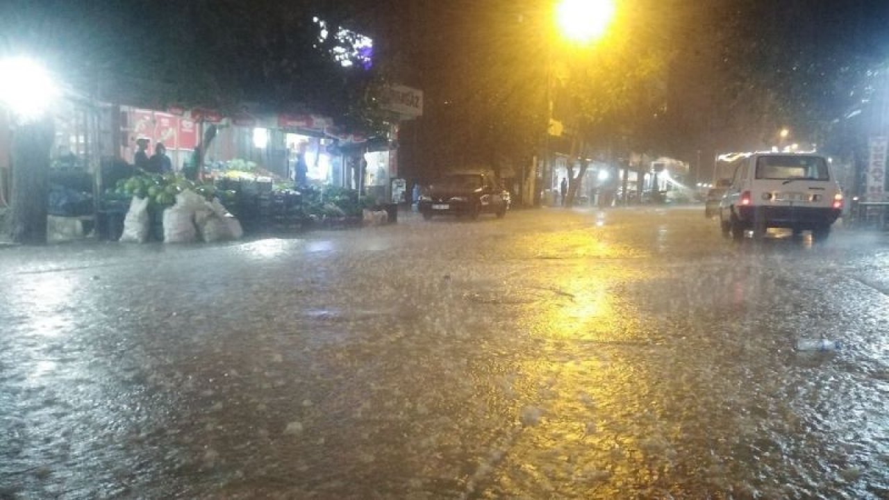 Gaziantep kent merkezi ve özellikle Yavuzeli ilçesinde akşam saatlerinde sağanak etkili oldu! Gaziantep ve ilçelerinde sağanak etkili oldu