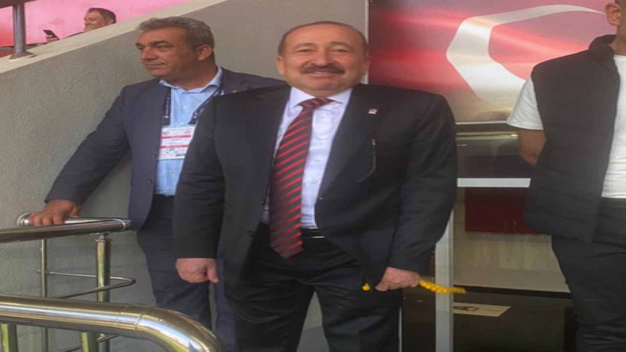 Başkan heyecandan koltuğunda hop oturup hop kalktı!