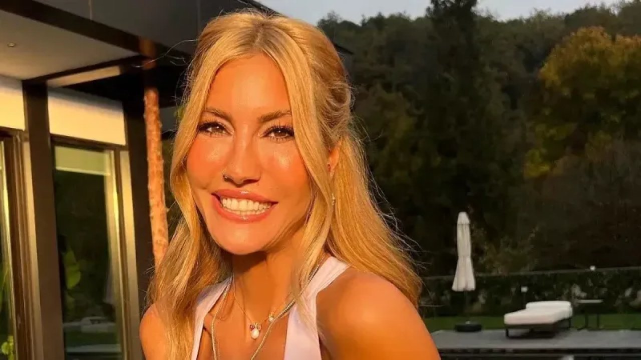 Çağla Şıkel'den Hayranlarını Endişelendiren Haber!