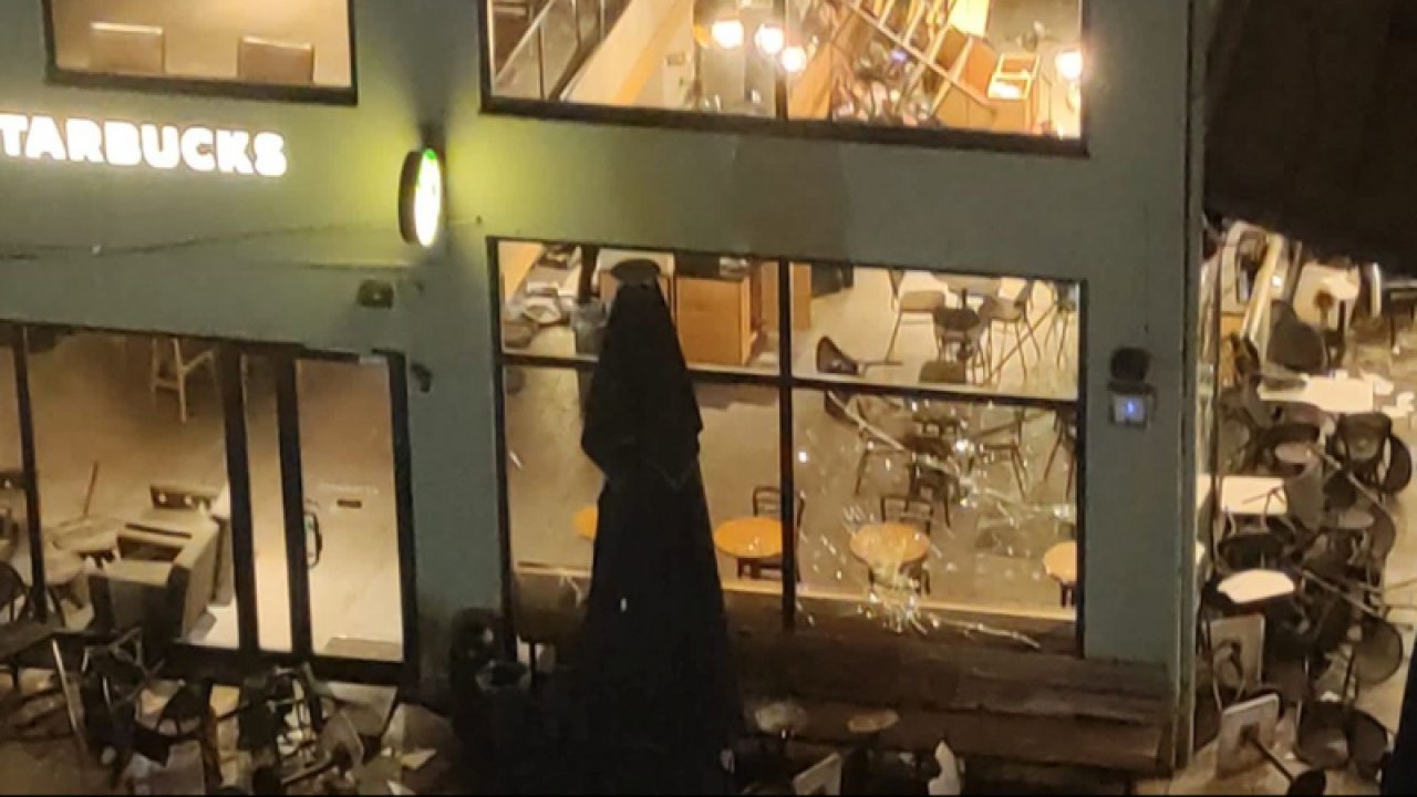 Gaziantep'te Starbucks Şubelerine Tekbir Getirerek Saldırdılar... Şok Görüntüler