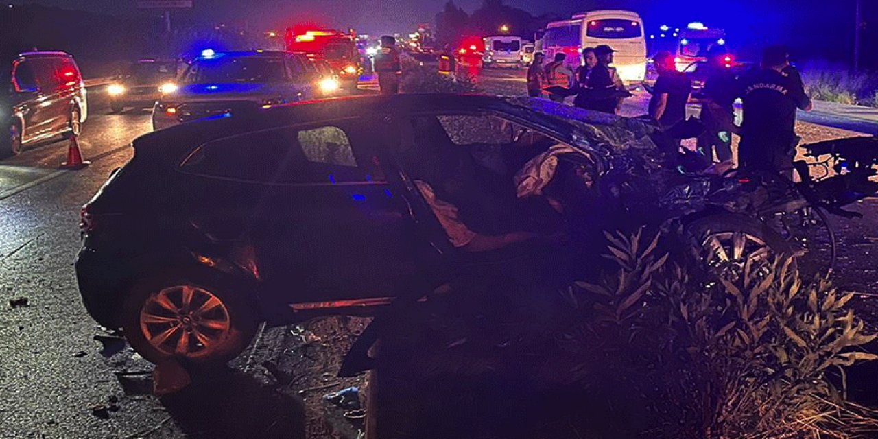 Şanlıurfa-Gaziantep kara yolunda Kaza... Aynı Ailen 4 Kişi Yaralandı