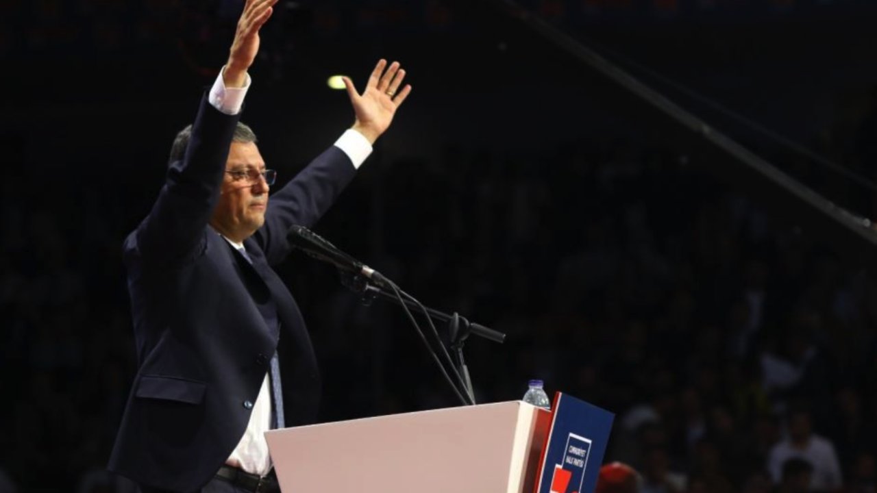 KILIÇDAROĞLU ARKAMDAN HANÇERLENDİM' Dedi CHP Genel Başkan Adayı Özel: "Cumhuriyet Halk Partisi’nde hançer yok" DEDİ