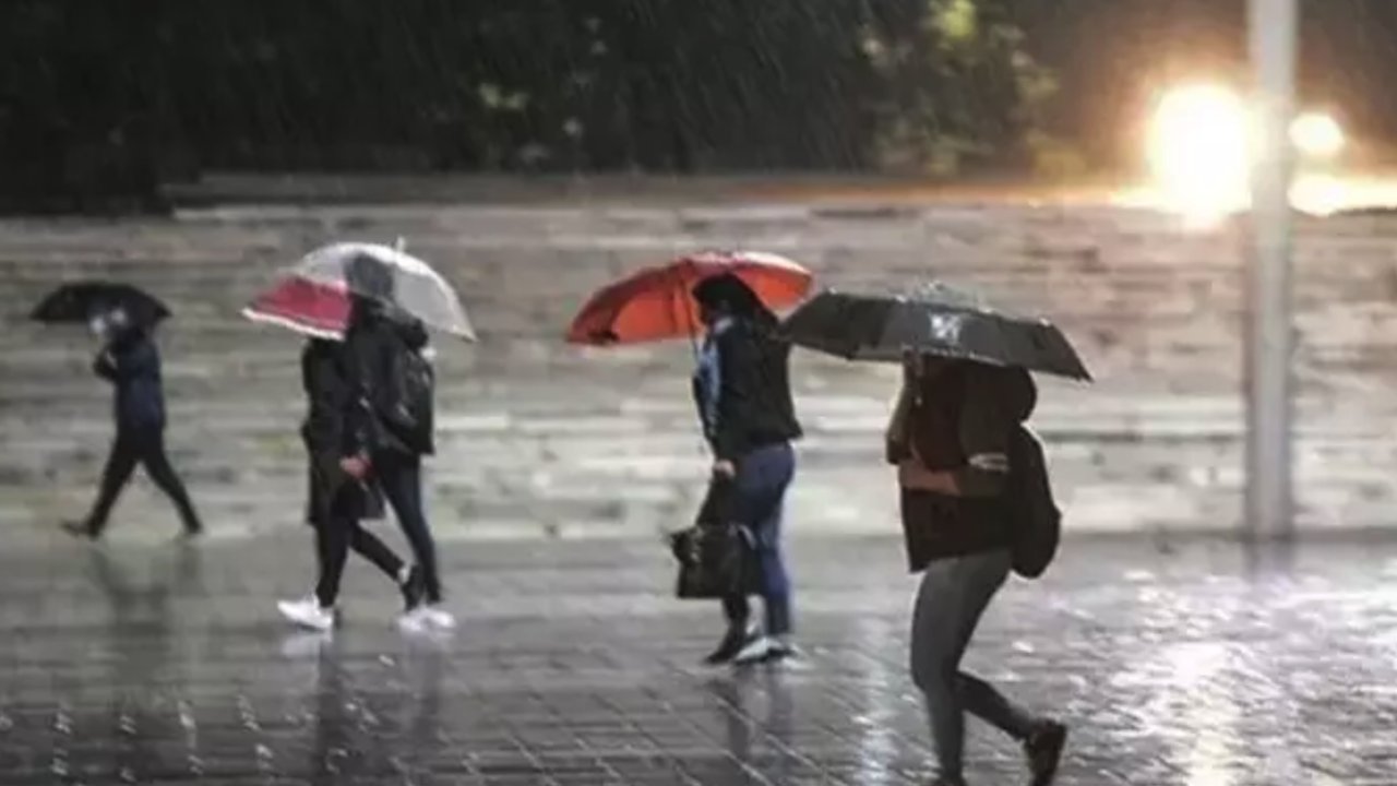 Gaziantep hava durumu...  Beklenen yağmurlar Geldi? 14 Kasım 2023 Salı Gaziantep’te  hava durumu. O Saatlere DİKKAT
