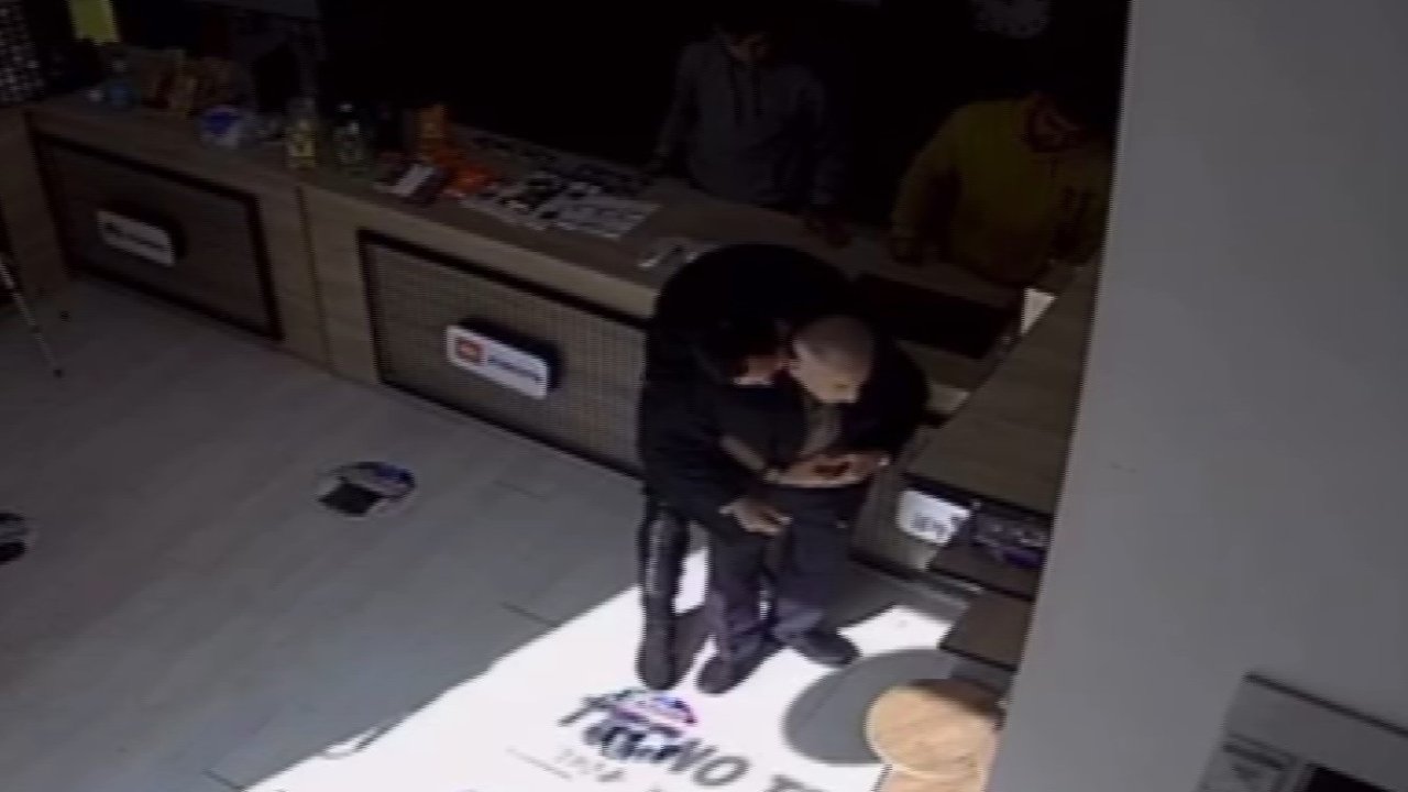 Gaziantep'te esnafın 'heimlich manevrası' yaşlı adamın hayatını kurtardı