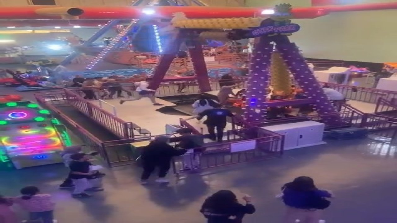 Lunaparkta dehşet anları! Dev salıncak koptu