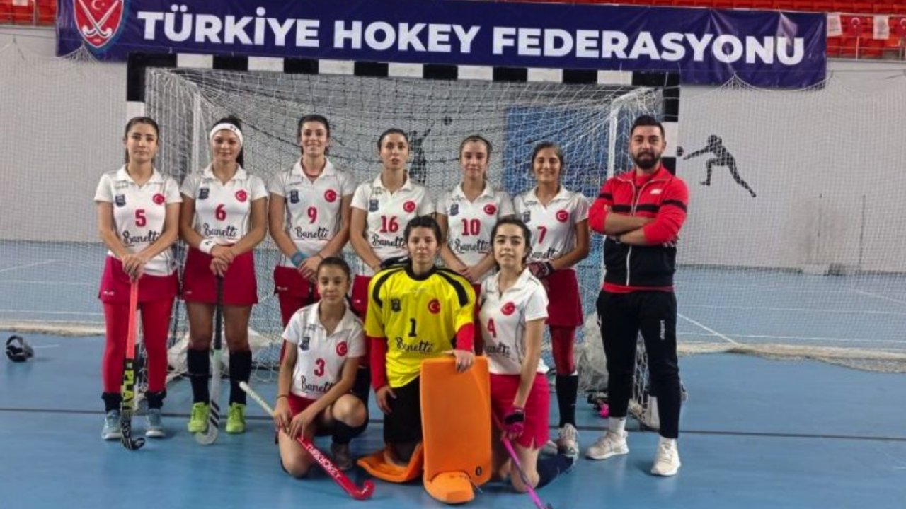 Hokeyin lideri yine değişmedi! Gaziantep Polisgücü Spor Kadın Hokey Takımı lider bitirdi