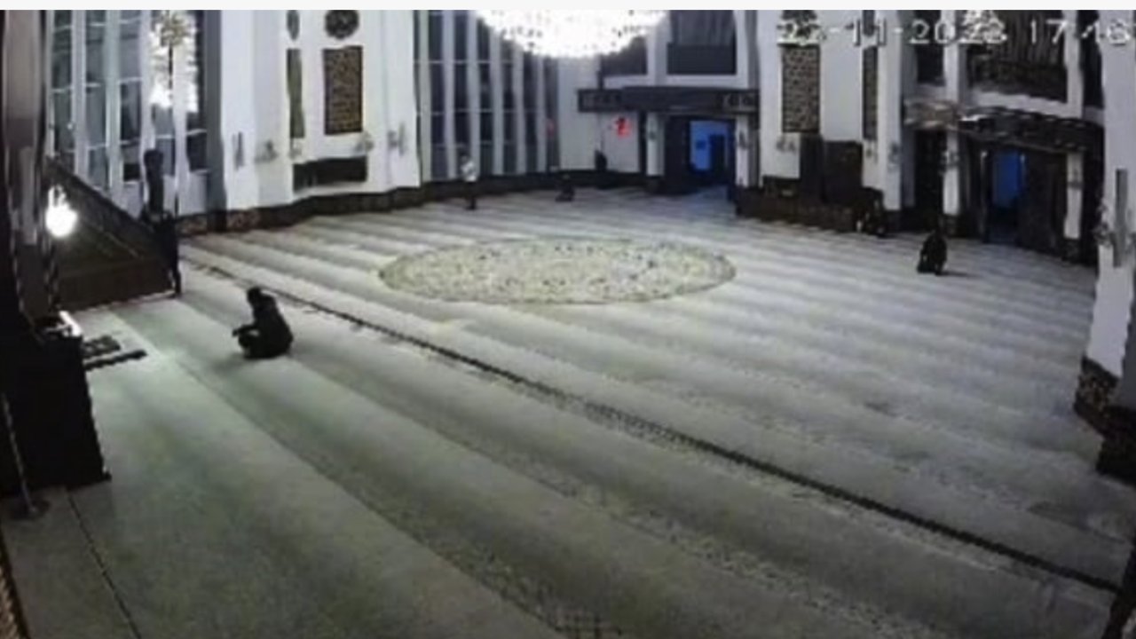 Gaziantep ve Deprem! Depremde olsada; NAMAZDAN VAZGEÇMEDİLER!