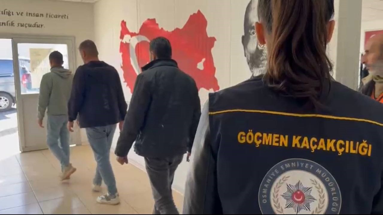 Tarsus Adana Gaziantep otoyolunda 6 düzensiz göçmen yakalandı