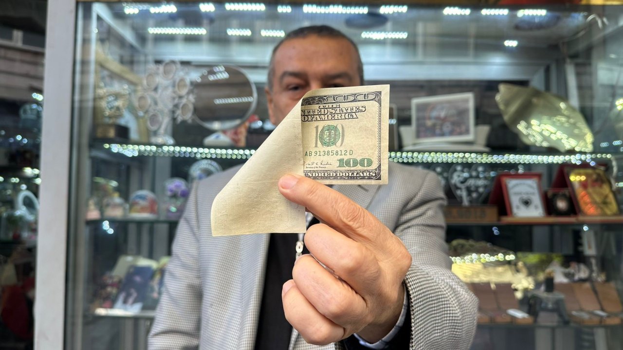 Gaziantep’te yaşayan Halil Taş bir tarafı olmayan hatalı basım 100 doları satışa çıkardı