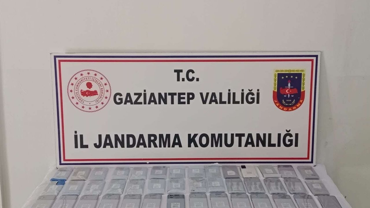 Gaziantep'te Kaçak Telefon Operasyonu! Gaziantep’te 1 milyon lira değerinde kaçak telefon ele geçirildi