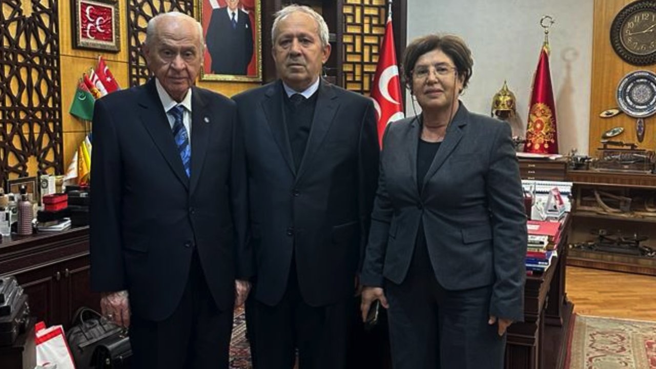 Gaziantep'te Yılların Yöneticisi Diş Hekimi Hüseyin Bayhan MHP’den Oğuzeli Belediye Başkanlığı için başvuruda bulundu.