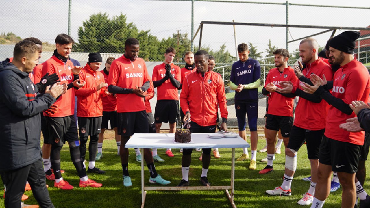 Gaziantep FK'da Max Gradel’e doğum günü sürprizi
