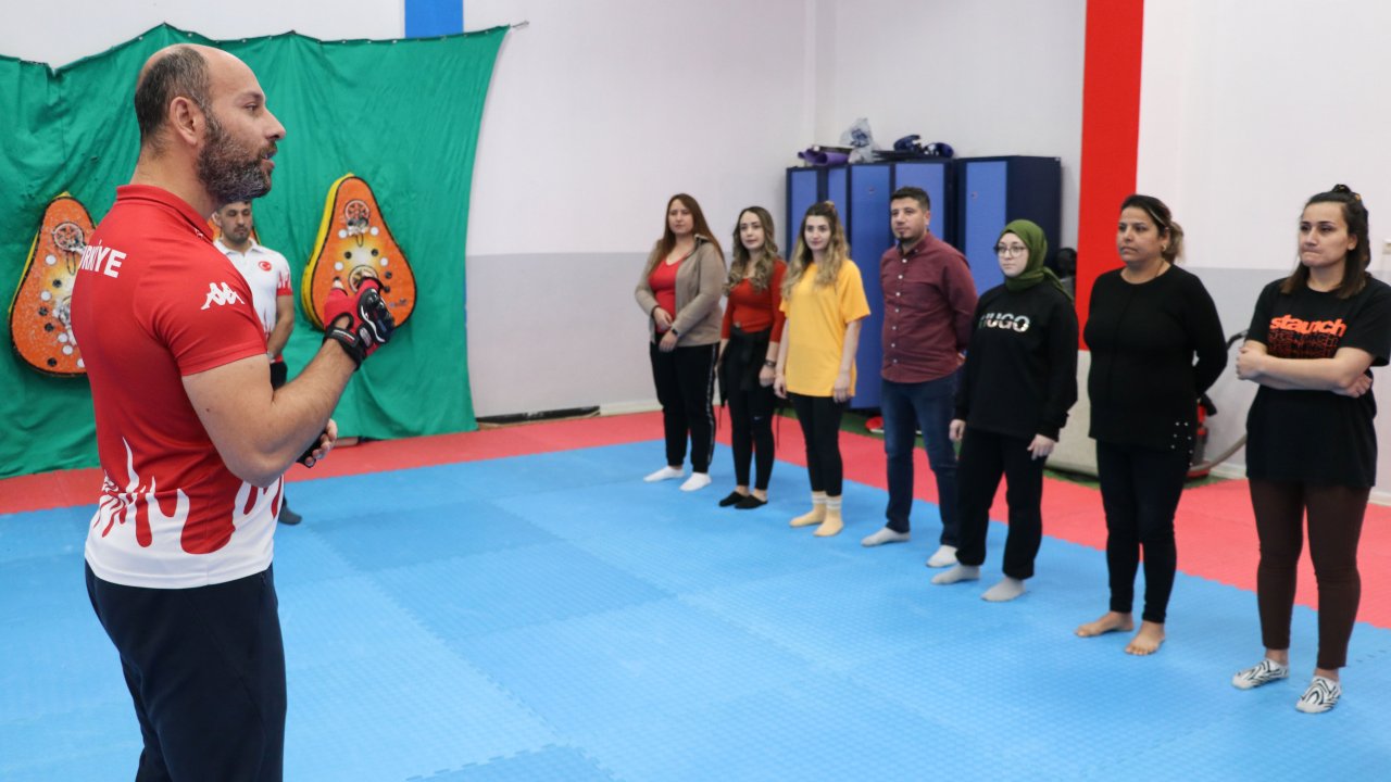 Gaziantep'te sağlık çalışanı kadınlar şiddete karşı savunma sanatlarını öğreniyor