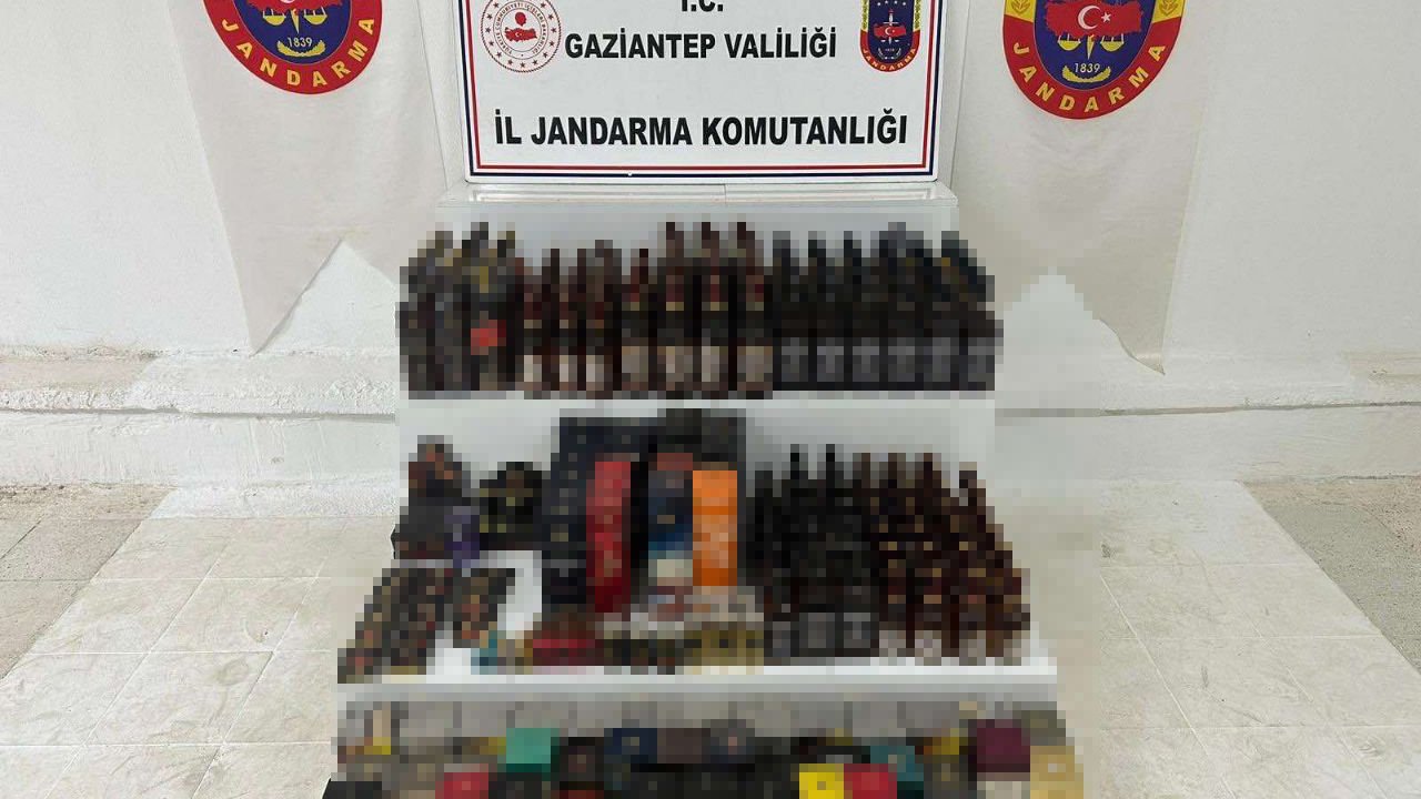 Gaziantep’te 4 iş yerinde yapılan aramalarda 645 litre kaçak alkol ele geçirildi