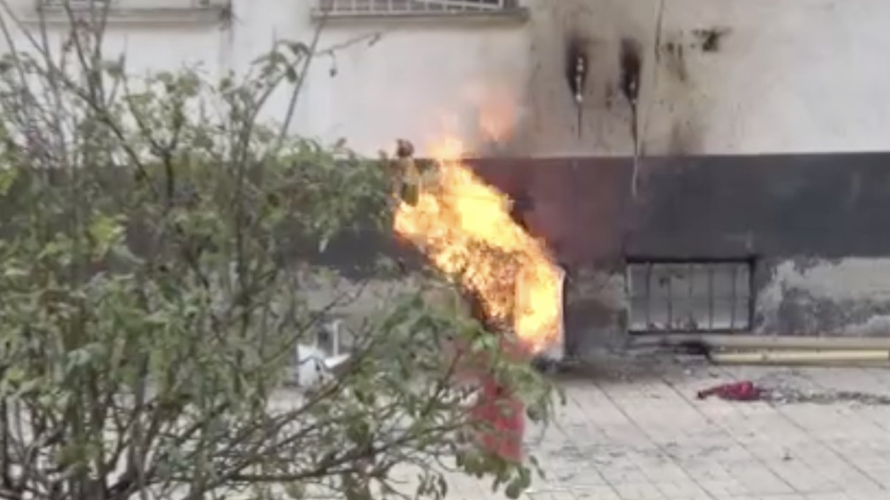 Gaziantep’te doğalgaz patlaması! Patlamanın ardından çevredeki ilkokul öğrencileri ve vatandaşlar korku dolu anlar yaşadı