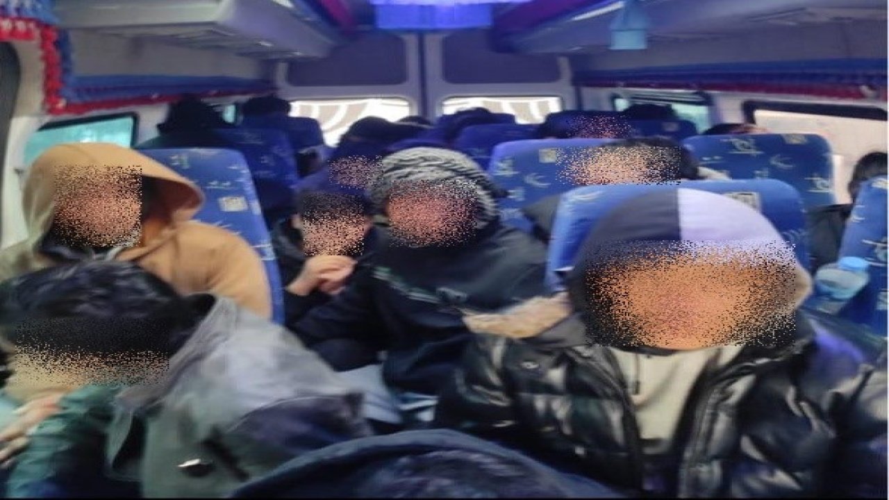 Gaziantep’te şüphe üzerine durdurulan araçta 26 düzensiz göçmen yakalandı