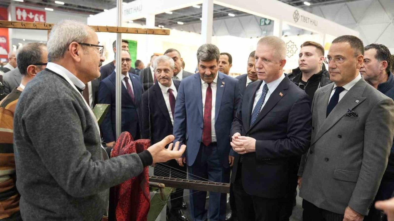 İstanbul Valisi Davut Gül Gaziantepli halıcıları yalnız bırakmadı