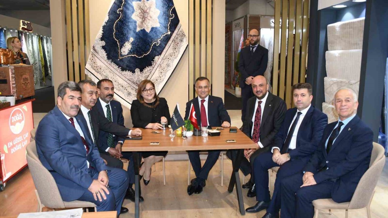 Vali Çeber ve Başkan Şahin Gaziantepli halıcılara moral verdiler