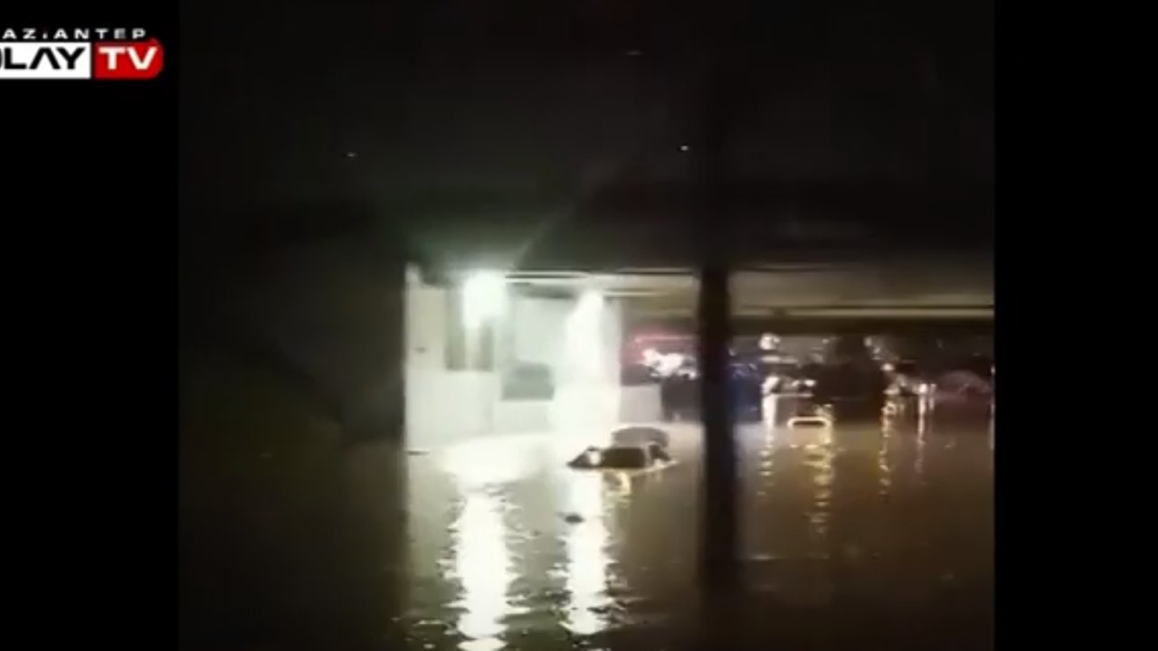 Gaziantep'e Yağmur Yağıyor! YOLLAR GENE GÖLE DÖNDÜ! video haber