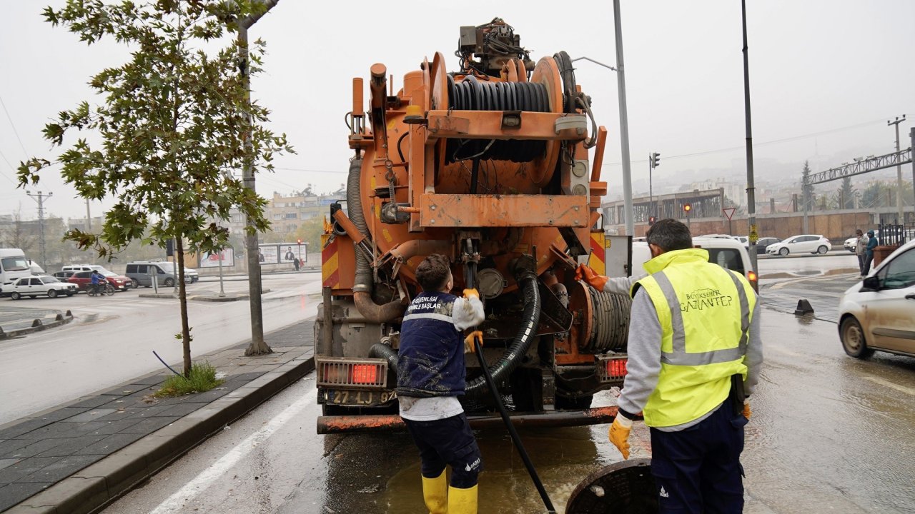 Gaziantep'te gece yoğun yağışın sebep olduğu olumsuzluklar giderildi