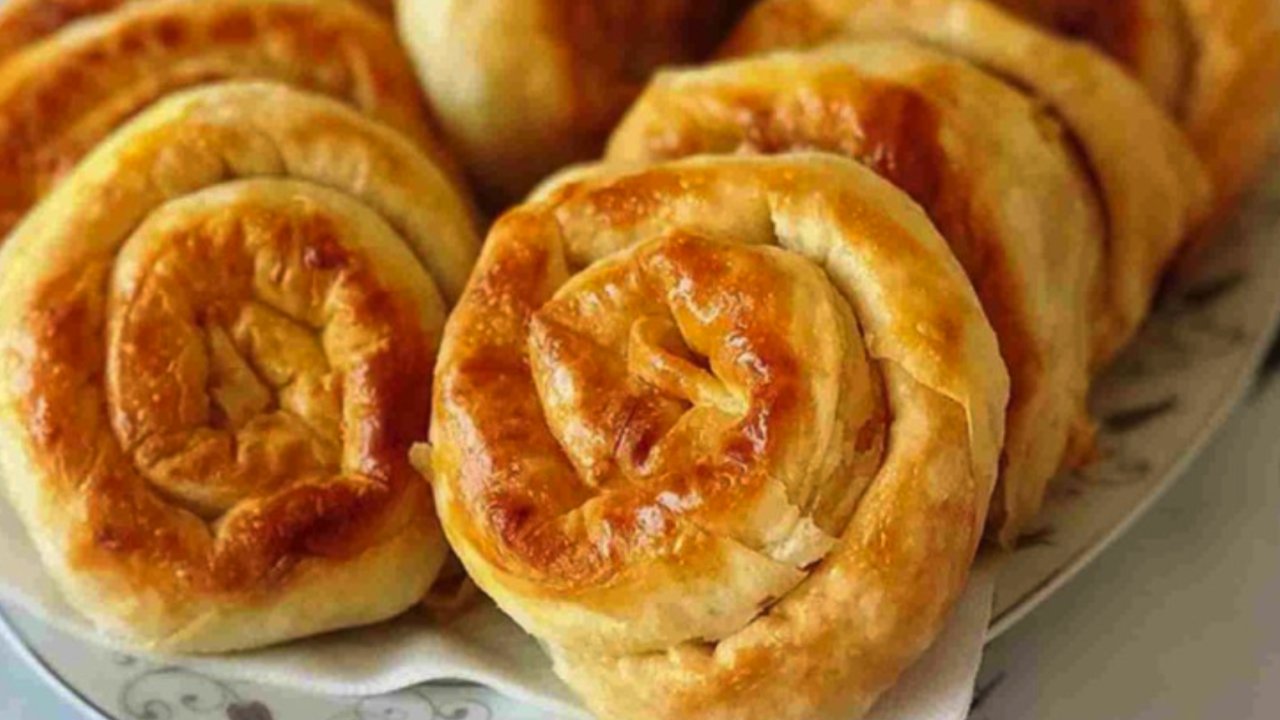 Bu Tarif Görümceye Saç Yoldurur! Görümceniz Aynısını Evde Yapmaya Çalışacak! İşte Tavada Patatesli Çıtır Börek!