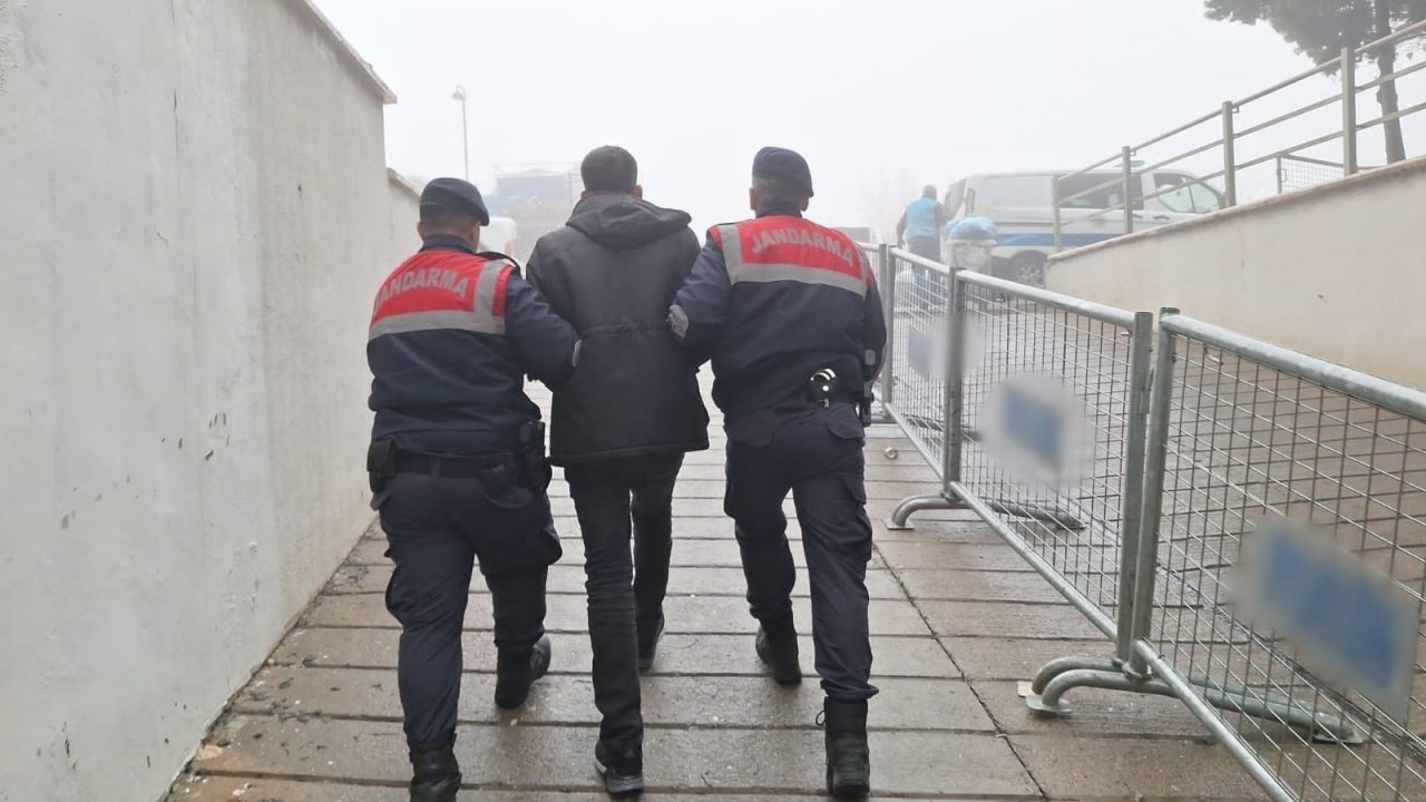 Gaziantep'te 28 yıl hapis cezasıyla aranan şahıs jandarmadan kaçamadı