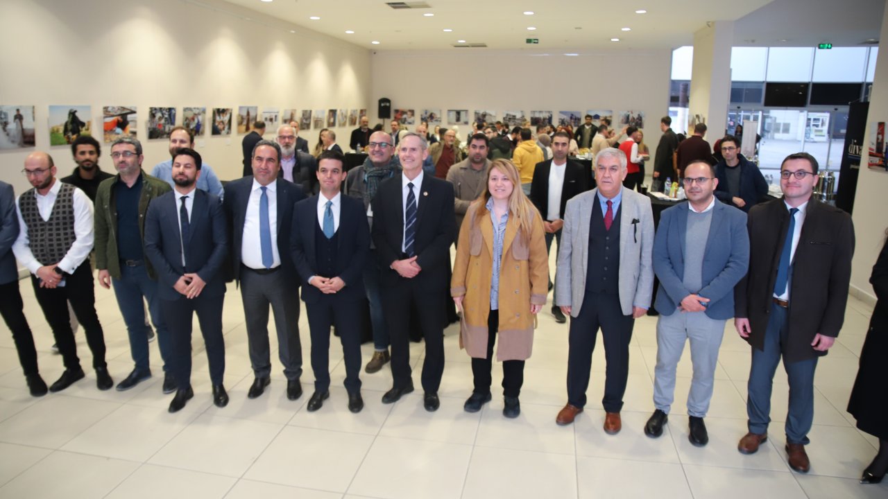 Gaziantep'te “Birlikte Yeniden İnşa Ediyoruz” konulu fotoğraf sergisi açıldı